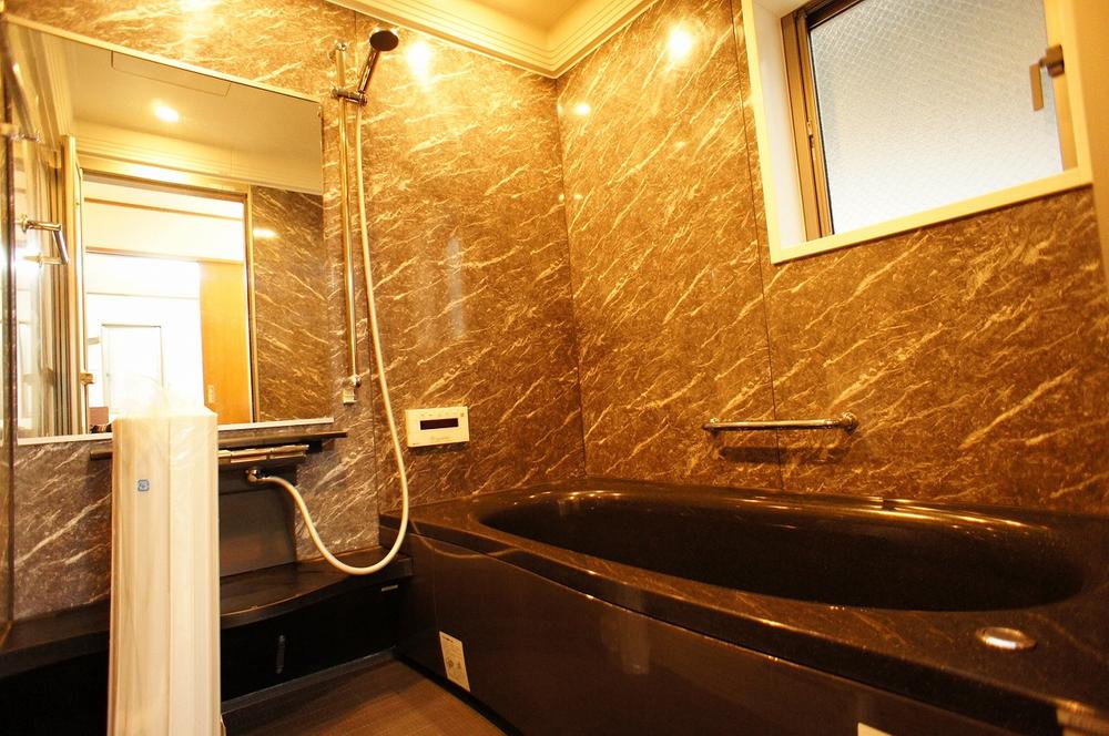 Bathroom. Indoor (12 May 2013) Shooting, This is a system bus that feeling of luxury.