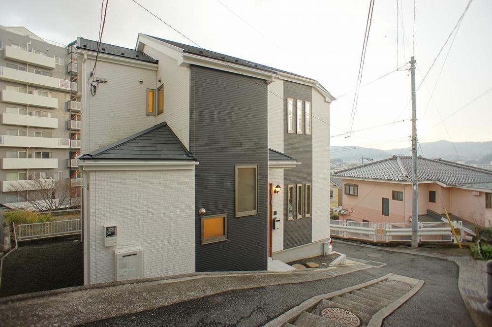 Local appearance photo. Local (12 May 2013) Shooting, It is a quiet residential area of the hill.