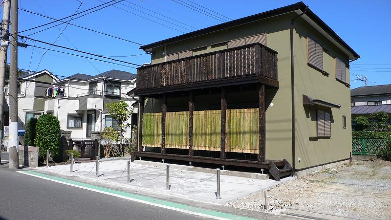 Local appearance photo. balcony, Established the wetted perimeter. Japanese modern appearance. Gate was also finished with a wooden