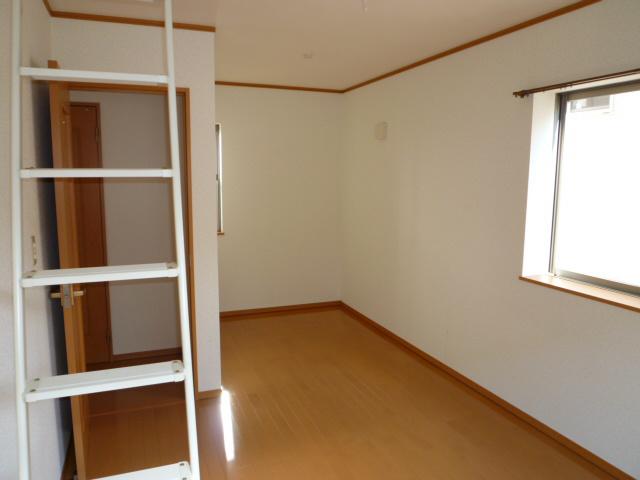 Non-living room. Western style room ・ Loft there