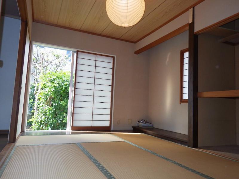Non-living room. It is open-minded Japanese-style. 