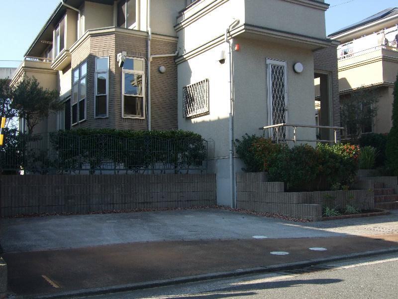 Parking lot. Car space parallel There are two cars.