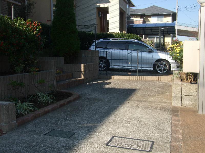 Local appearance photo. Entrance is before passage photo. You can put a bicycle or motorcycle.