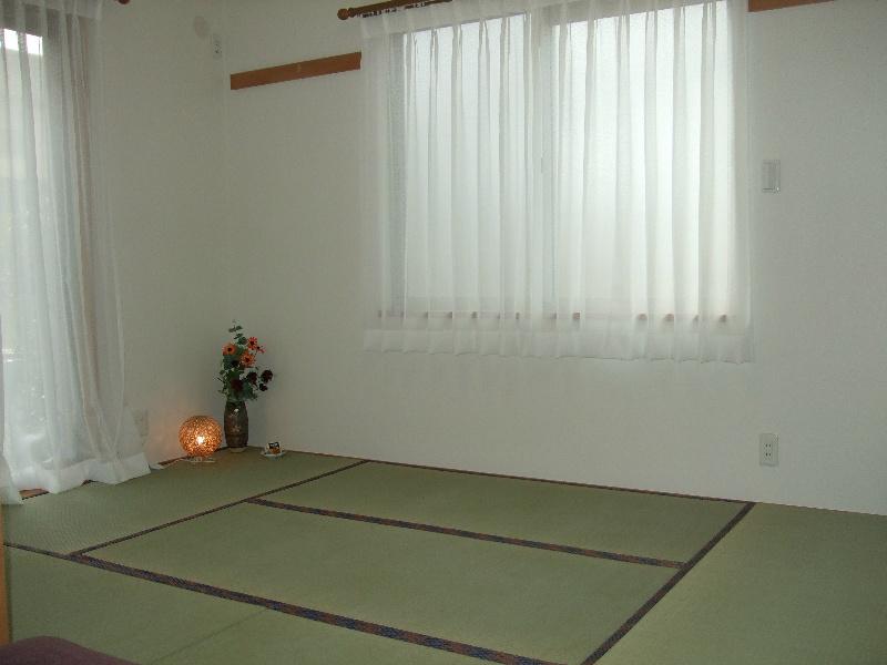 Non-living room. Japanese-style room is a picture. 