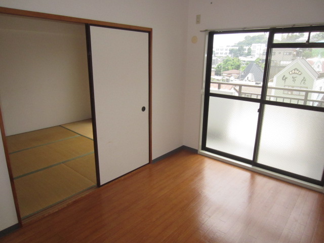 Living and room. Yokosukachuo 8-minute walk of the good location! 