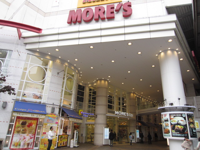 Shopping centre. Uniqlo Yokosuka Moazu City store up to (shopping center) 704m