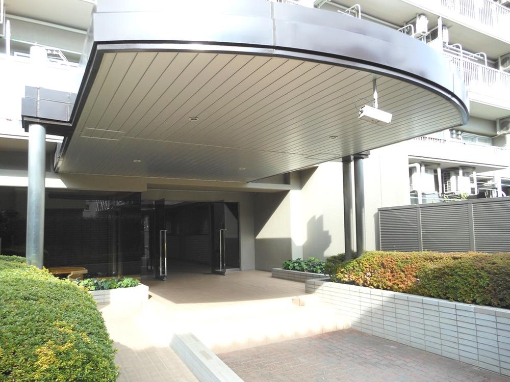 Entrance. Common areas