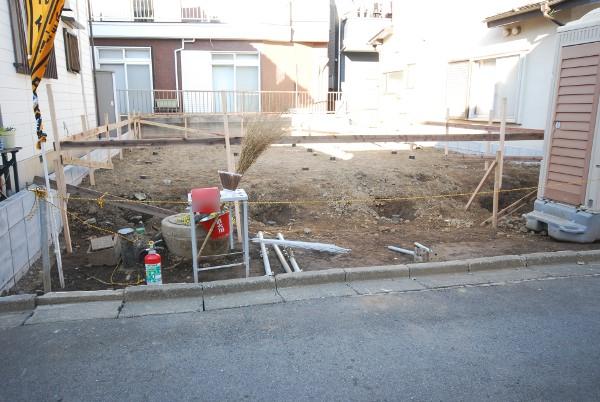 Local photos, including front road. Local (12 May 2013) Shooting