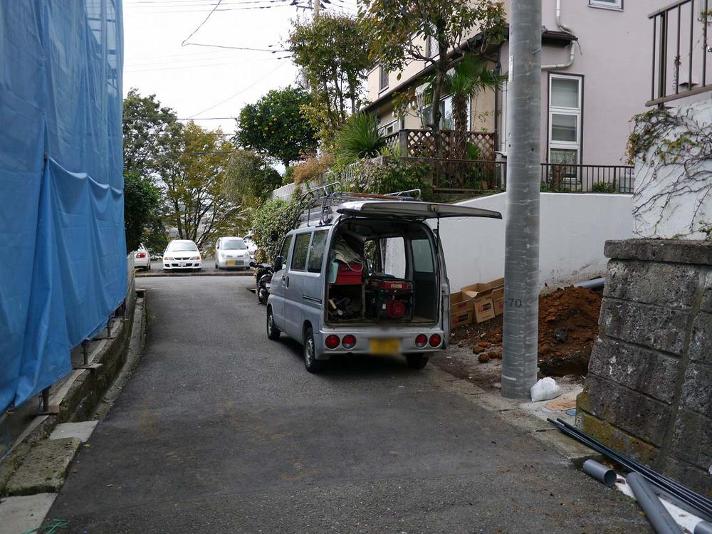 Local photos, including front road. Good is hit sun on large site of 58 square meters more than in the quiet residential area. Elementary and junior high schools is also environment also suitable for near child-rearing.