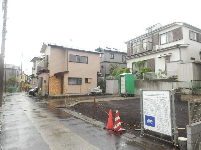 Local photos, including front road. Since it is the southeast corner lot is good per yang ☆