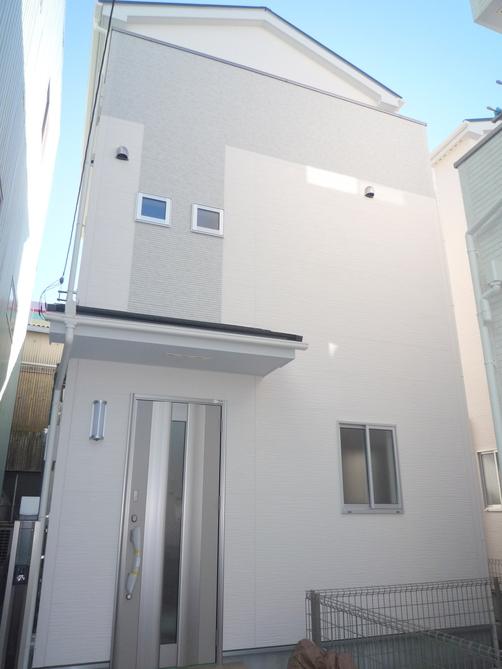 Local appearance photo. Local (10 May 2013) Shooting