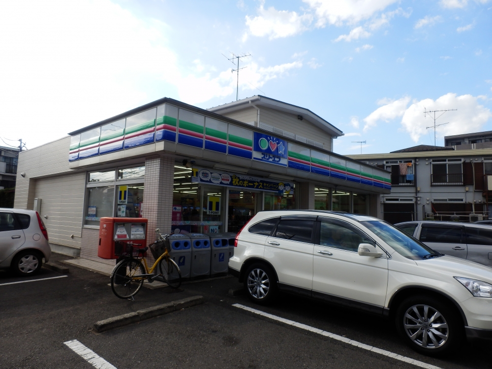 Convenience store. Three F until the (convenience store) 738m