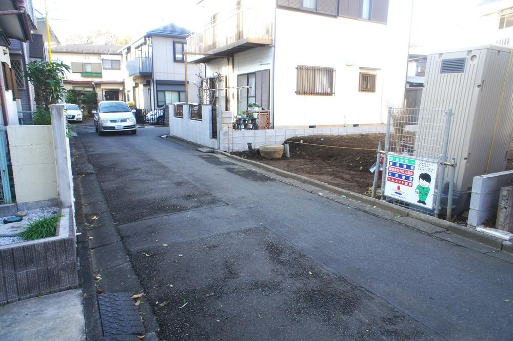 Local photos, including front road. Local (11 May 2013) Shooting