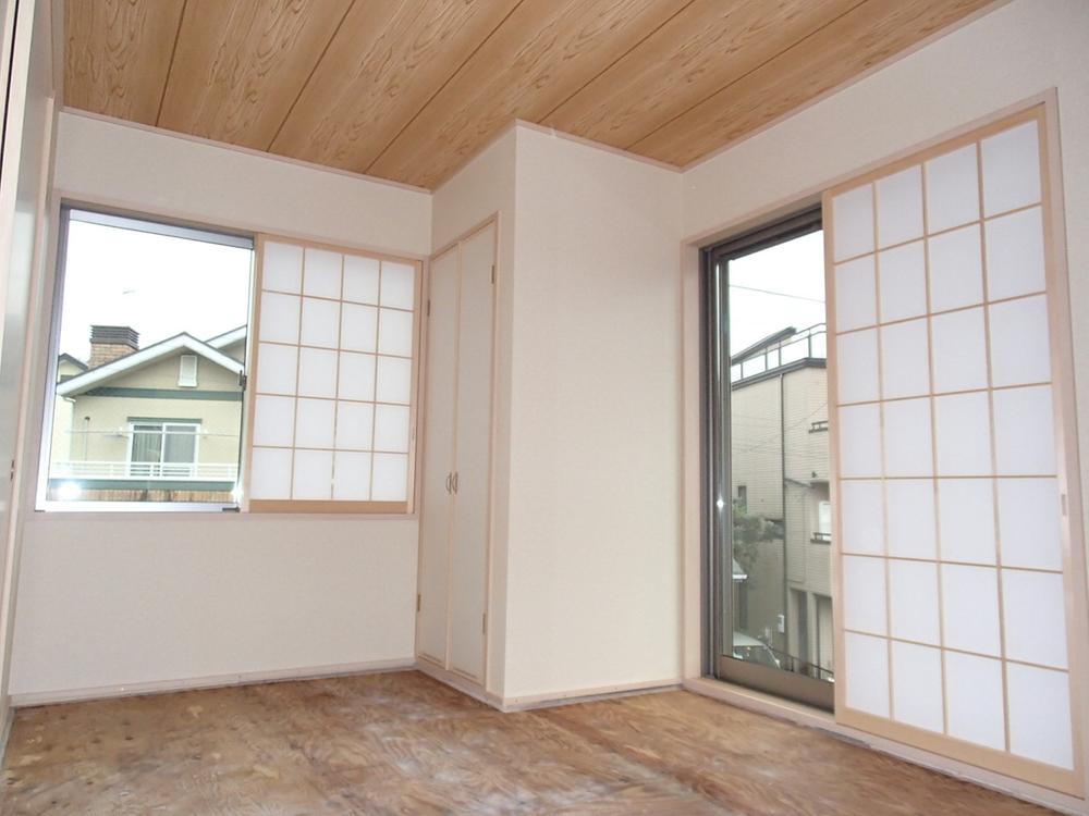 Non-living room. It is a Japanese-style room with a sense of openness. (3 Building)