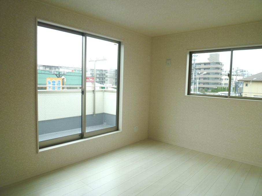 Non-living room. 1 Building