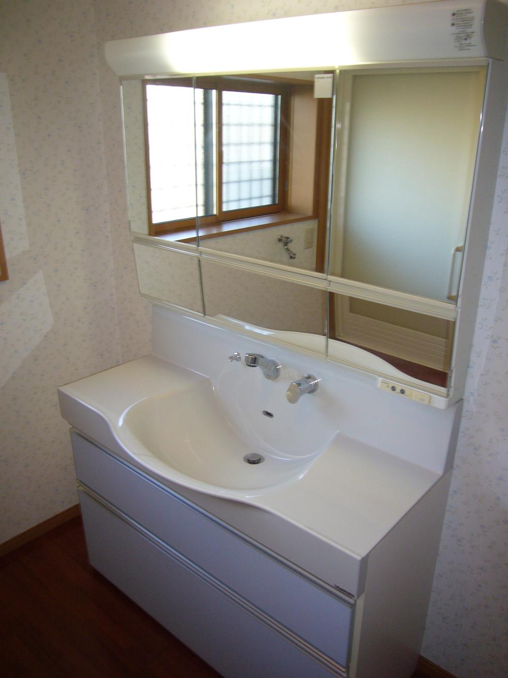 Wash basin, toilet. Indoor (10 May 2013) Shooting