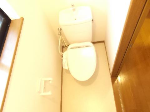 Toilet. Toilet new goods exchange settled with hot-water heating toilet seat, Cemented floor cushion floor, Already in place Paste Cross.