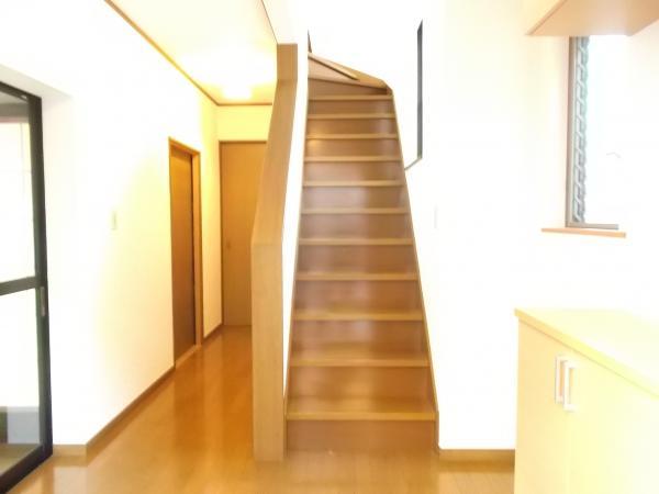 Other introspection. First floor hallway stairs. Already in place Paste Cross.