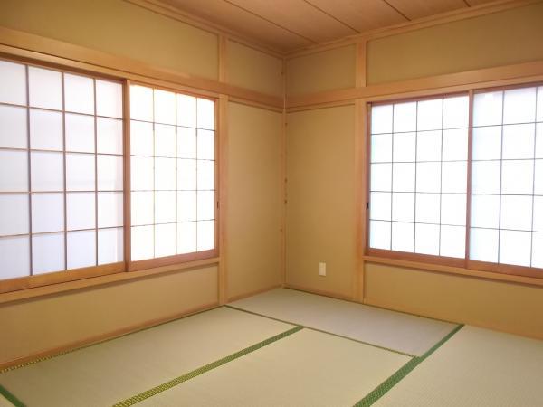 Non-living room. Second floor 6-mat Japanese-style room. Tatami mat replacement, Sliding door ・ Sliding door already modified paste.