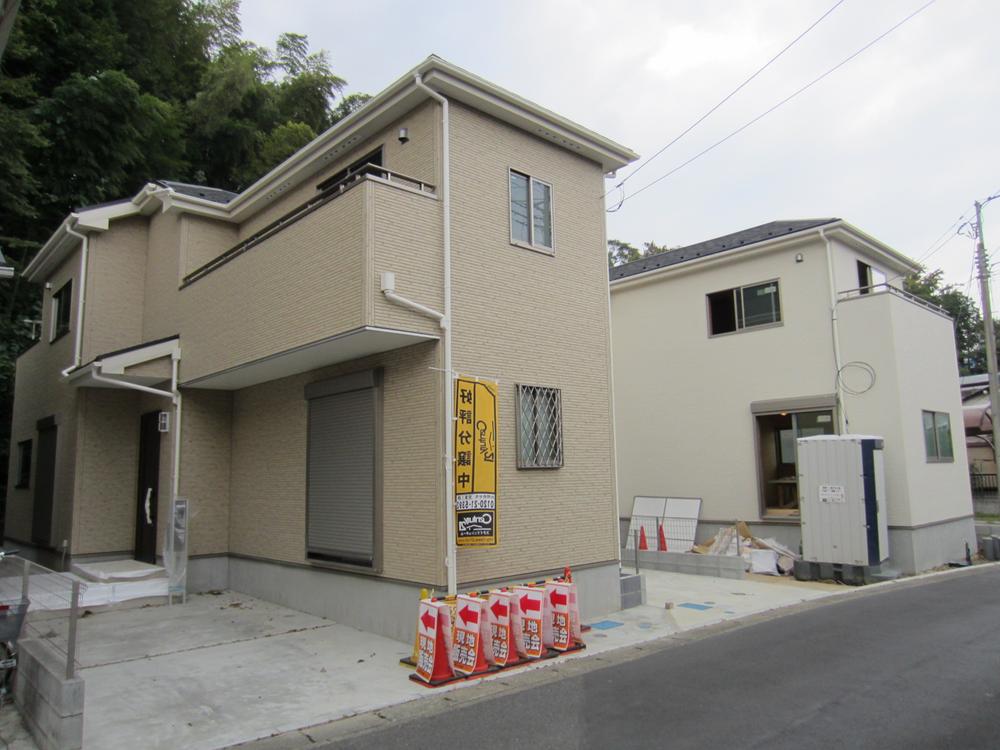 Local photos, including front road. The entire site (October 2013) Shooting