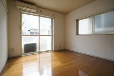 Living and room. Facing south, Recommend bright room with two-sided lighting! 7 Pledge Western-style room ☆ 