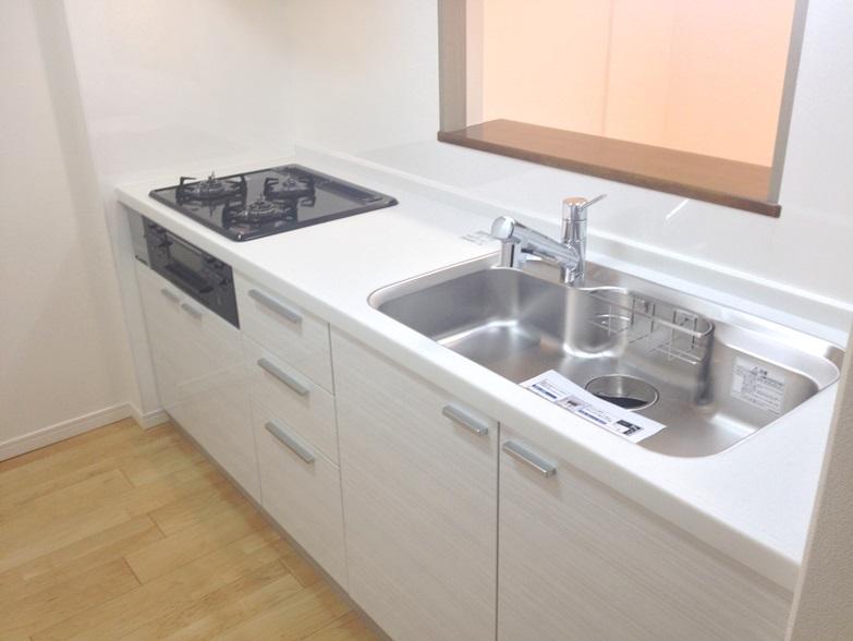 Kitchen. Local (12 May 2013) Shooting