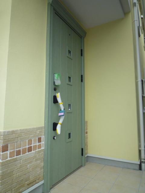 Entrance. Outer wall and matching heavy entrance door was