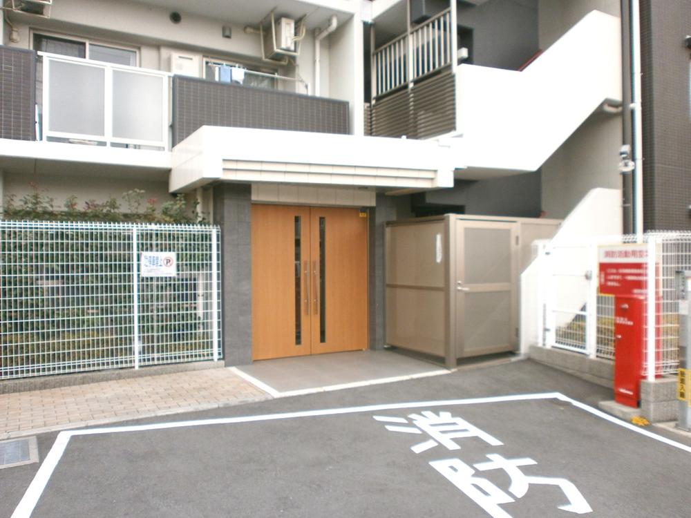 Entrance. Common areas