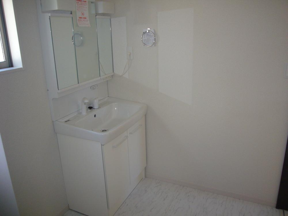 Wash basin, toilet. Indoor (11 May 2013) Shooting