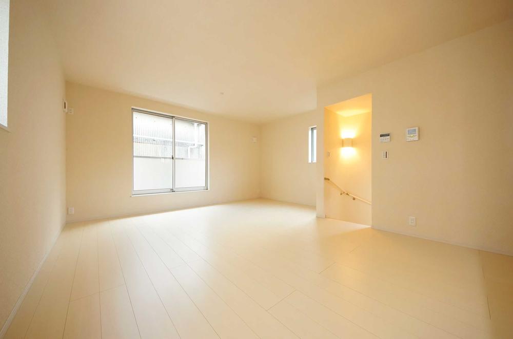 Living. Indoor (11 May 2013) Shooting, It is very spacious feel living.