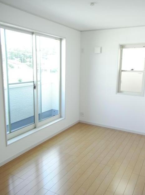 Non-living room. Same specifications