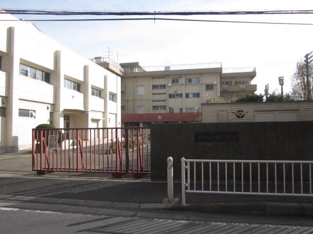 Junior high school. It is within a 15-minute walk up to 1200m junior high school until Zama Municipal Sagami junior high school.