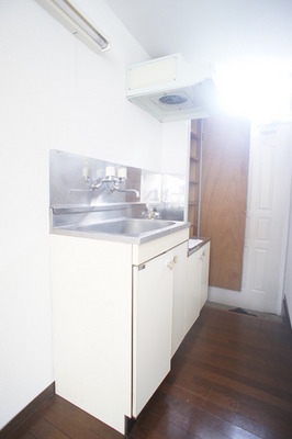 Kitchen. Many storage space around the kitchen, You Hakadori also cuisine! !
