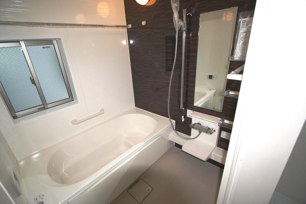 Bathroom. Local (12 May 2013) Shooting