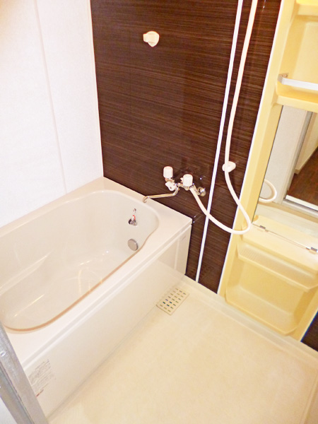 Bath. Reheating function with bus! Bathtub new goods exchange! Bathroom film construction!