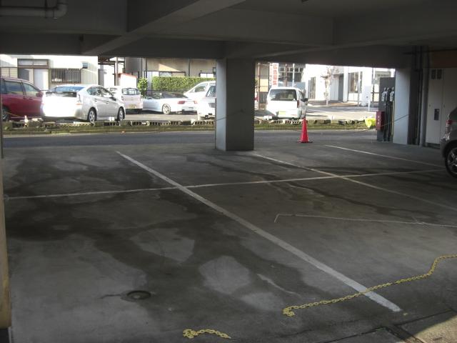 Parking lot. There are spacious 8 cars.