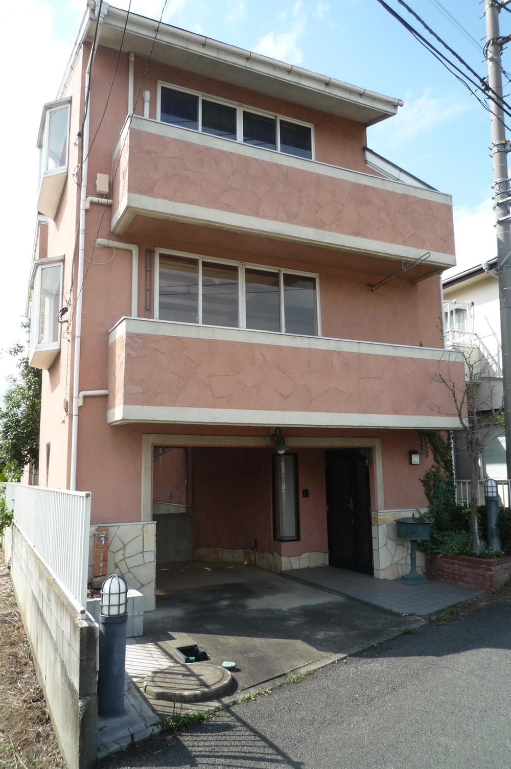 Local appearance photo. Local (July 2013) Shooting ※ Also it comes with a car port