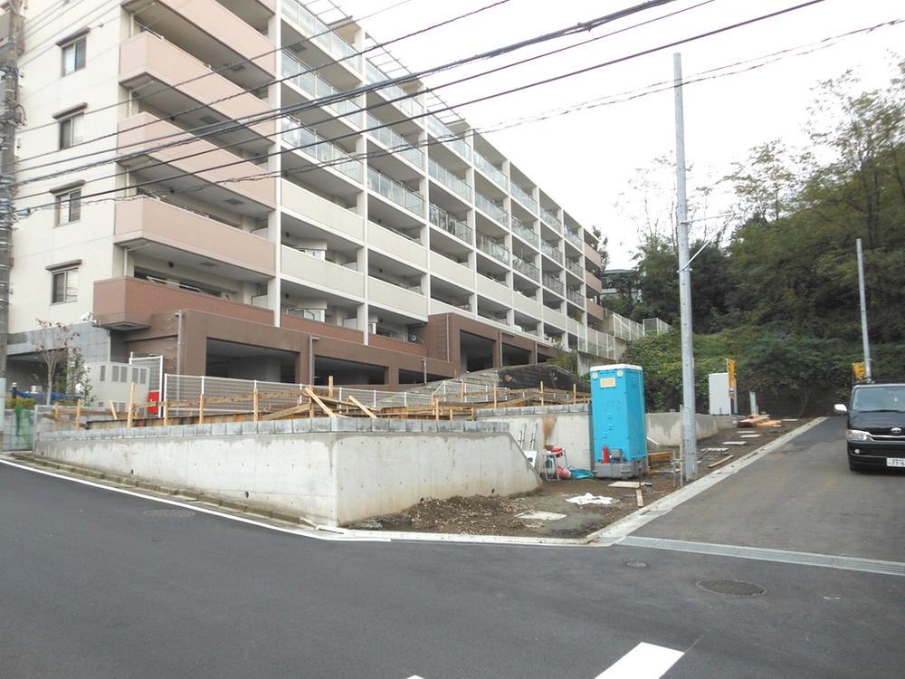 Local photos, including front road. Local (11 May 2013) Shooting