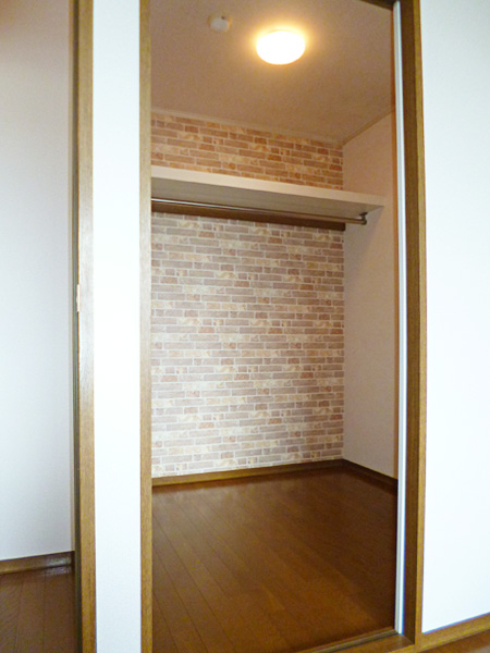 Receipt. Western-style 6 Pledge walk-in closet