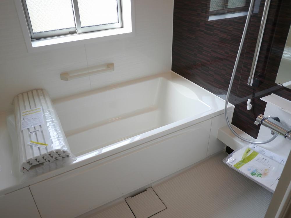 Same specifications photo (bathroom). Air Heating drying with unit bus