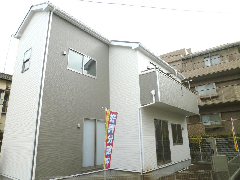 Local appearance photo. 1 Building