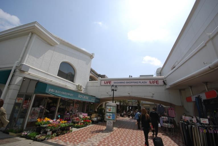 Shopping centre. Sagamino Shopping Plaza Sotetsu to life 1210m