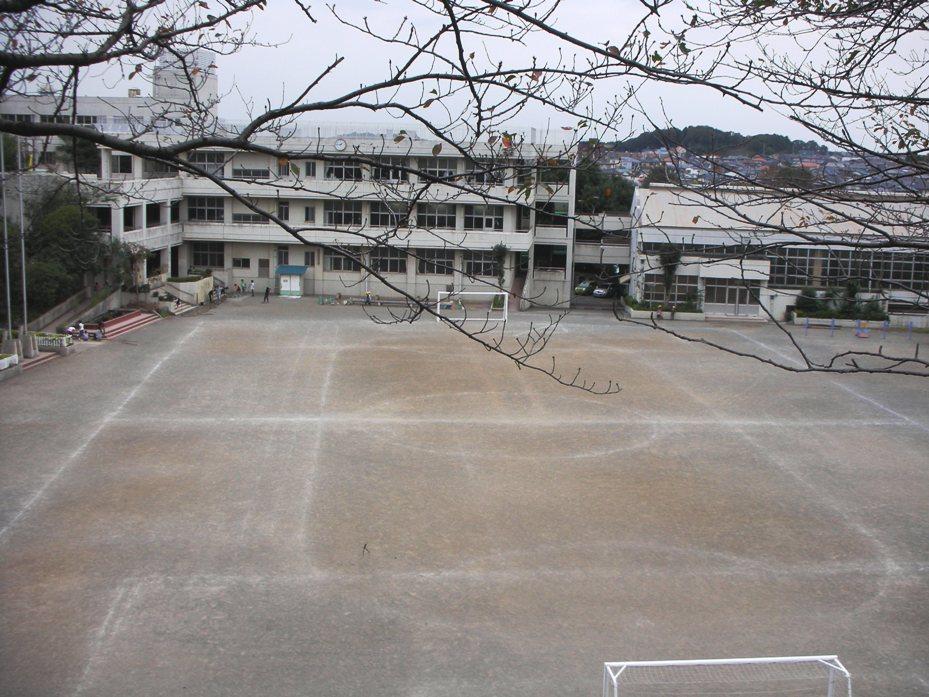 Primary school. Zama City 828m to stand Nakahara elementary school