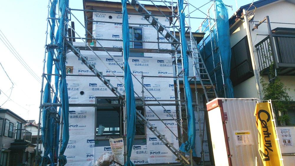 Local appearance photo. Local (11 May 2013) Shooting