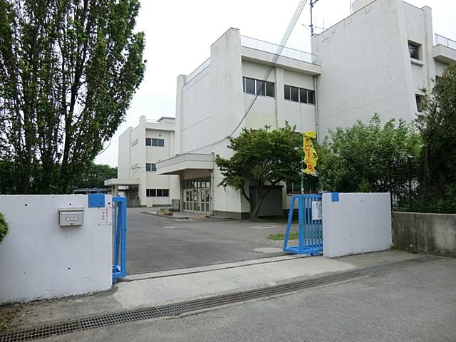 Primary school. Zama Municipal Hibarigaoka to elementary school 418m