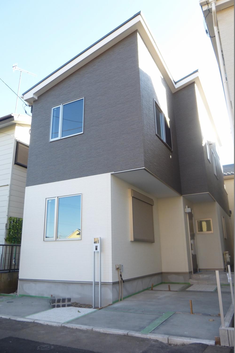 Local appearance photo. Local (11 May 2013) Shooting Flat from Building 3 ◎ station ・ It is within walking distance ◎ open gradient ceiling in the living room ☆