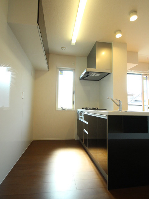 Kitchen.  ◆ Counter kitchen (gas three-necked type) ◆ 