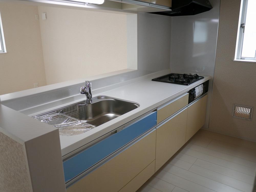 Kitchen. Artificial marble counter ・ Pair type water purifier with system Kitchen