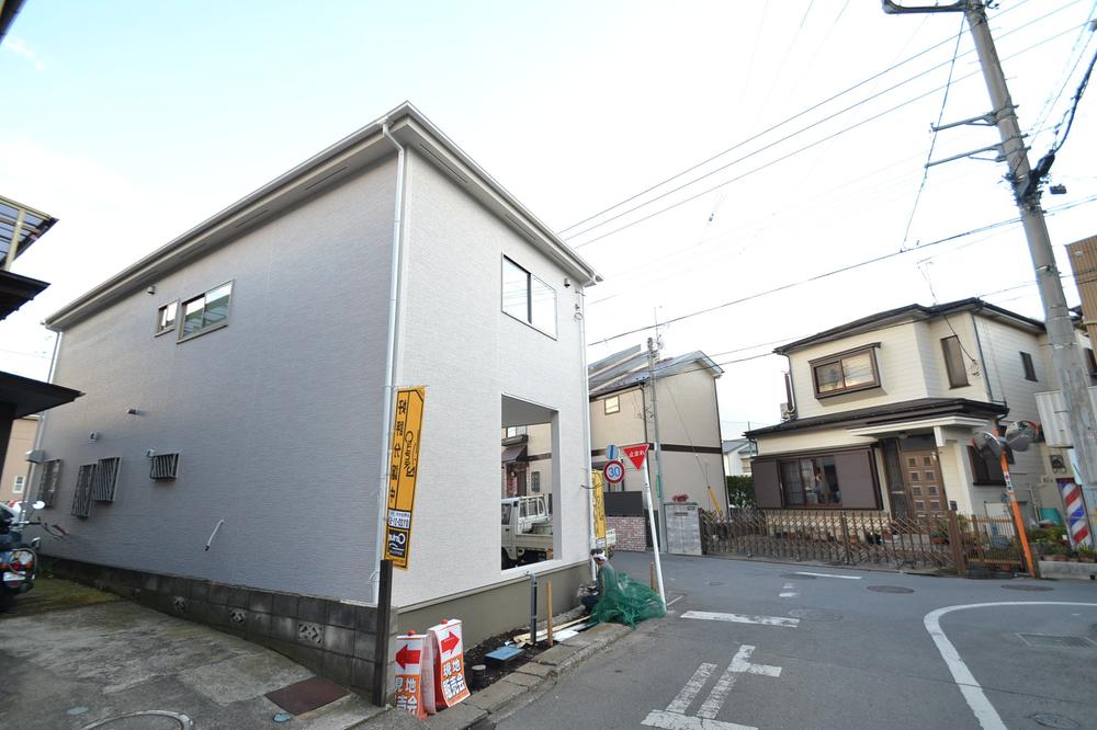 Local photos, including front road. Local (12 May 2013) Shooting