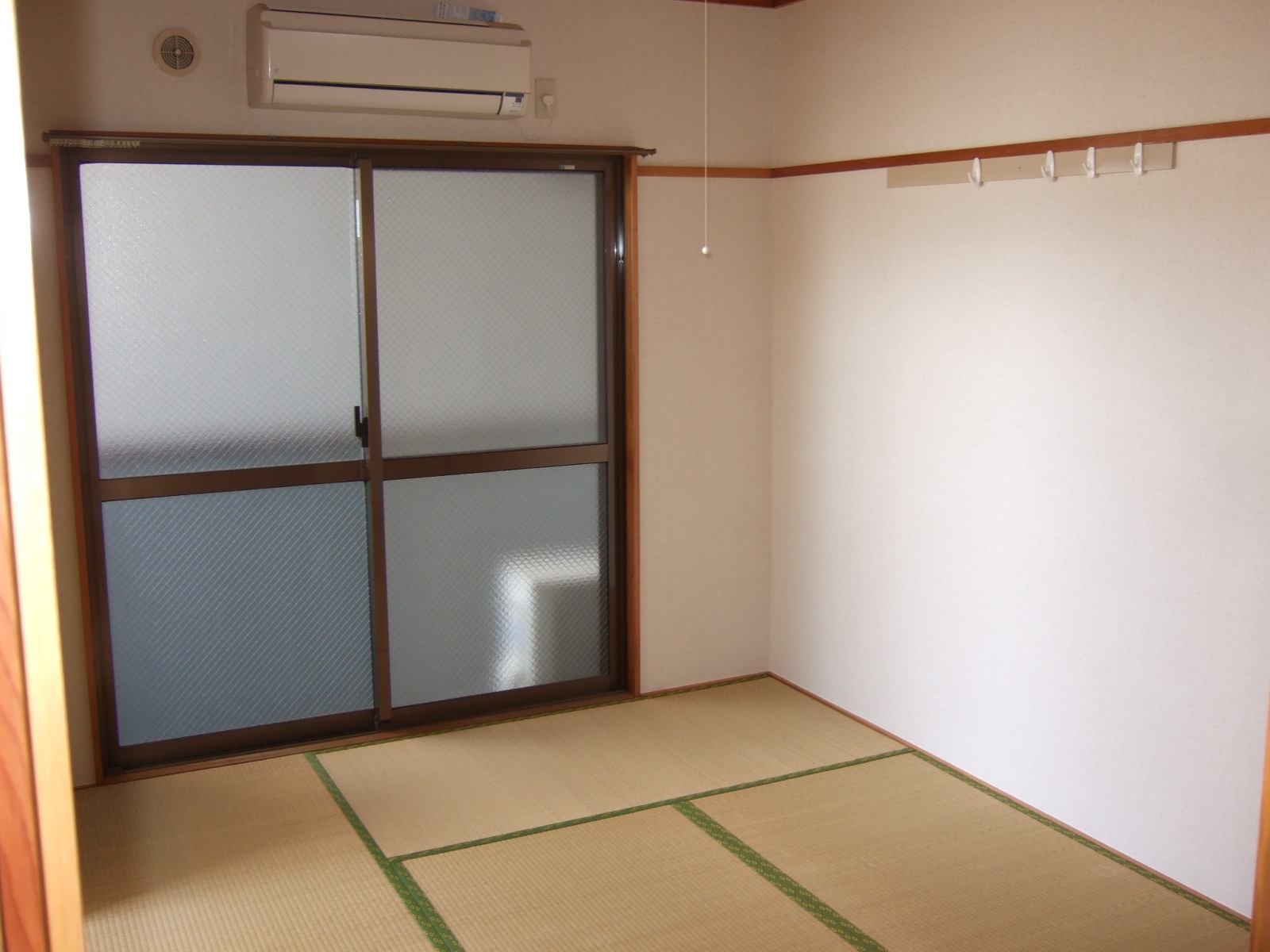 Living and room. Japanese-style room is very beautiful.